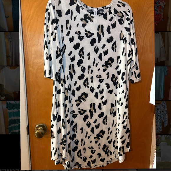 Woman’s animal print dress - Picture 1 of 1